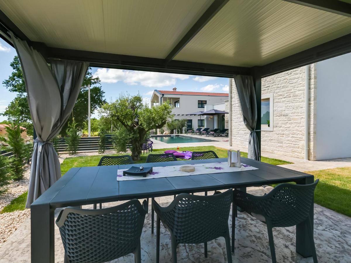 Lavanda Villa *